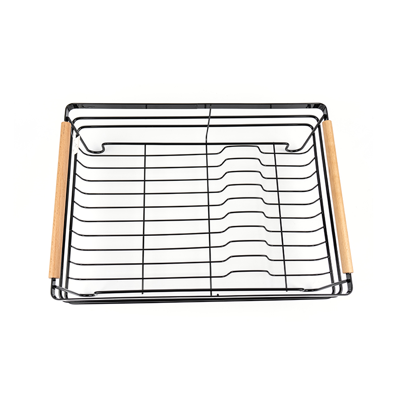 Kovový stojan na sušenie riadu s drevenými rukoväťami