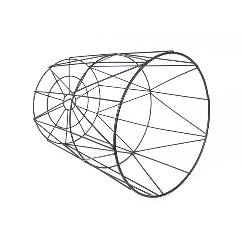 Čierny okrúhly odpadkový kôš z drôteného pletiva do kancelárie a spálne