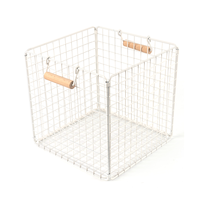 Drôtené úložné koše s drevenými rúčkami do špajze