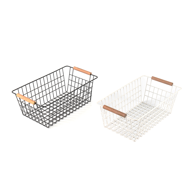 Úložný kôš s drevenou rukoväťou