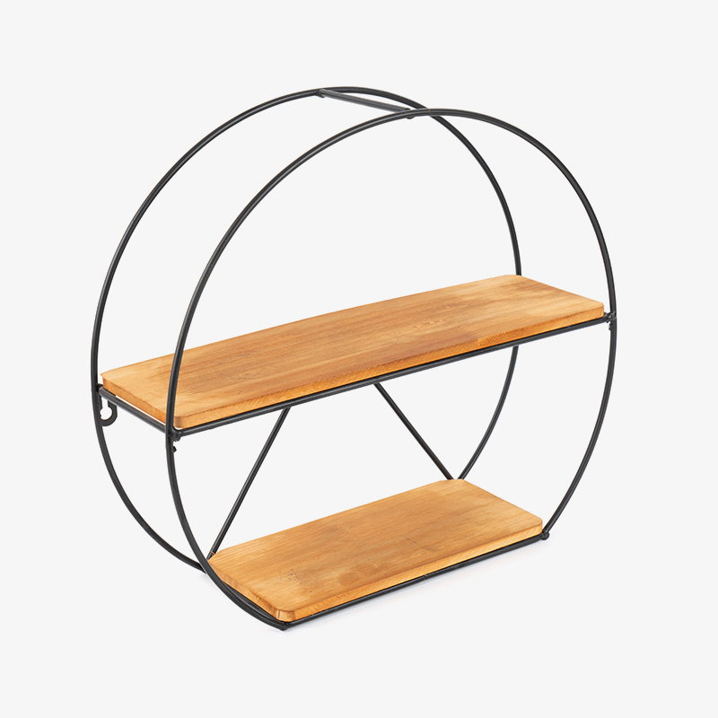 Zlatá nástenná polica a závesný úložný kôš do kuchyne