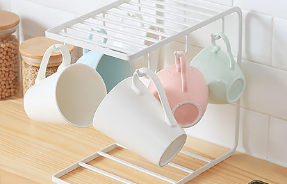 Ako si vybrať kovový stojan na kuchynské poháre