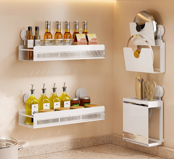 Kuchynské dosky sú vždy chaotické? Koľko miesta môžete ušetriť pri výbere toho správneho stojana na korenie do kuchyne?