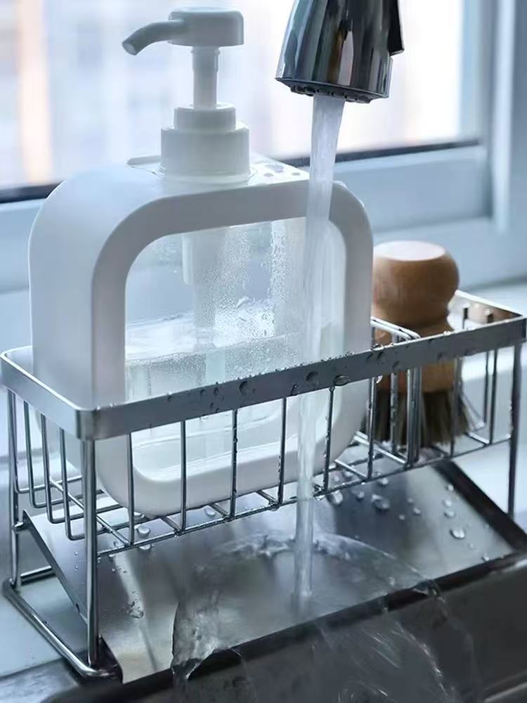 Ako nástenné kovové skladovacie regály prispievajú k riešeniam šetriacim priestor?